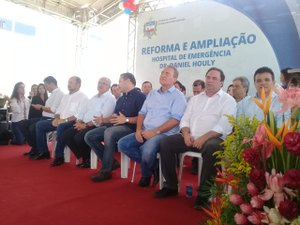 [Vídeo] Governador Renan Filho inaugura reforma na Unidade de Emergência do Agreste 