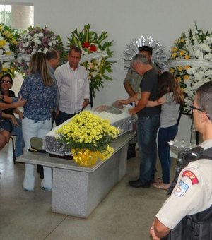 [Vídeo] Sargento da PM morto em operação policial é sepultado com honras militares