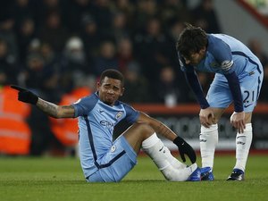 Com dedo fraturado, Gabriel Jesus ficará parado por até três meses
