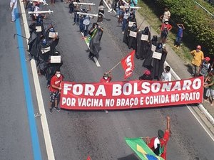 [Vídeo] Manifestantes realizam ato contra Bolsonaro em Maceió