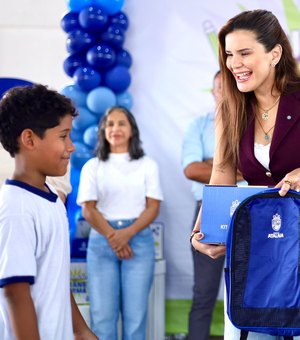 ​​Prefeita Ceci reforça compromisso com educação durante entrega oficial de kits escolares