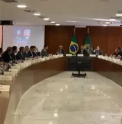 Bolsonaro interrompe general Heleno 'para não vazar' ação da Abin