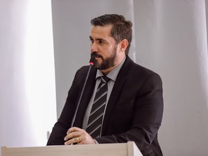 Leonardo Dias solicita ações nas escolas de Maceió