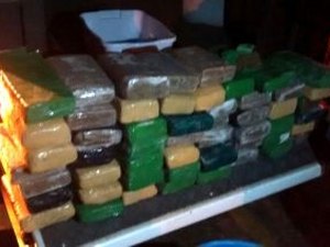 Em Maceió, polícia apreende 70 kg de maconha e pasta base de cocaína