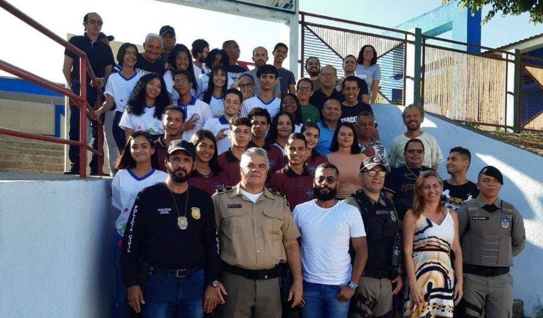 Em Messias, policiais vão às escolas e fazem palestra para tranquilizar e oferecer segurança aos alunos