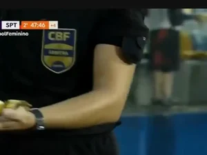 Racismo no futebol cresce, apesar de campanhas, alerta Observatório