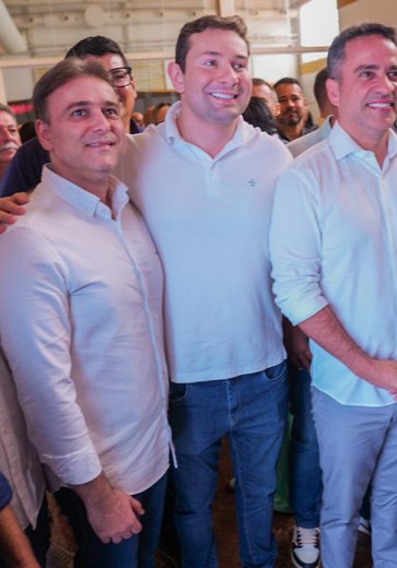 Presidente do MDB Arapiraca, Yale Fernandes, e o advogado Lucas Barbosa participaram do Encontro Estadual do MDB em Maceió
