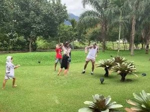 David Lucca apronta com o pai e Neymar fica cheio de espuma
