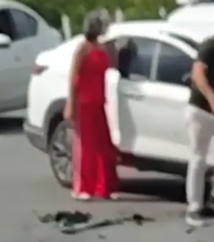 Mulher sai andando de carro após grave acidente na AL-101, em Passo de Camaragibe