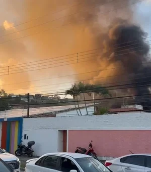 Incêndio em residência abandonada mobiliza bombeiros no bairro Mangabeiras