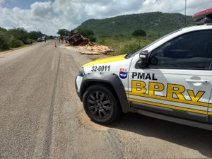 Polícia registra Colisão entre carreta e carro, em Passo de Camaragibe