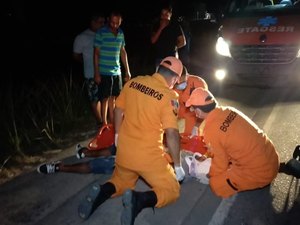 Colisão entre carro e moto deixa casal e criança feridos em Arapiraca