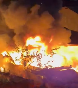 Incêndio durante a madrugada atinge borracharia na entrada de Palmeira