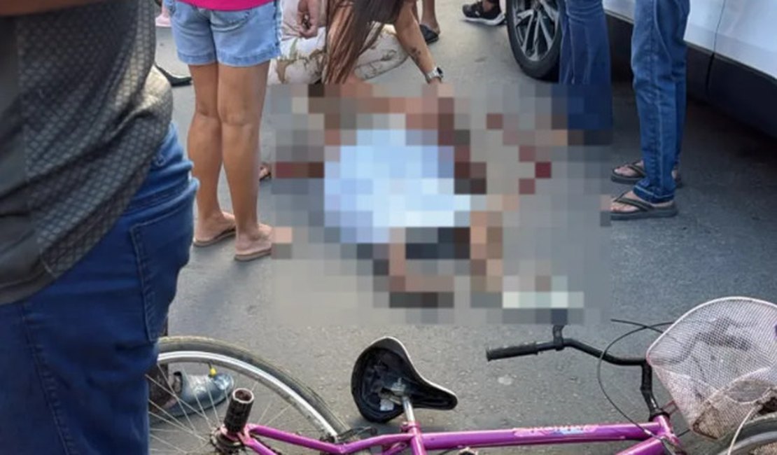 Mulher morre após ser atingida por caminhão enquanto andava de bicicleta