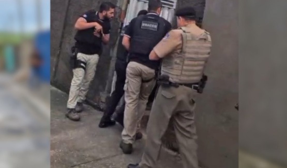 Operação contra Comando Vermelho em AL prende 12 pessoas e apreende R$100 mil