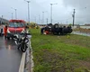 Motorista perde controle da direção e capota caminhonete na Rota do Mar