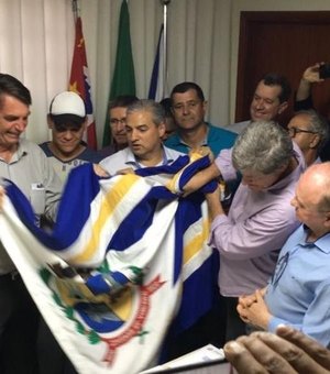 Proposta de Bolsonaro pode extinguir município onde ele nasceu