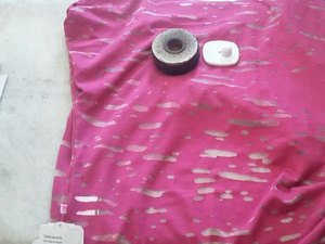 Mulher é presa por furto em loja; utilizava acessório que retira o alarme de segurança das peças