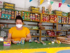 Comerciantes de fogos de artifício apostam em promoções para atrair clientes