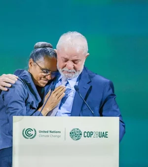 Lula se emociona ao ceder discurso para Marina Silva na COP28