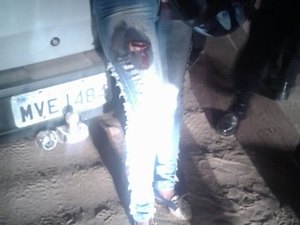 Após confusão, homem e mulher são atingidos por disparos de espingarda