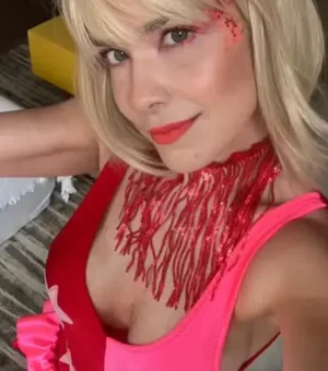 'Aquela atriz': Samara Felippo ironiza com fantasia em Carnaval de SP