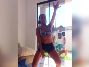 Mulher tem casa invadida por desconhecido enquanto gravava vídeo dançando