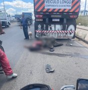 Motociclista morre após colidir contra carreta no bairro Canafístula em Arapiraca