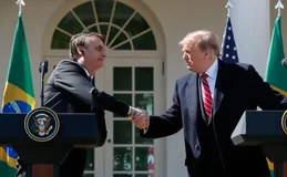 Trump volta a defender Bolsonaro nas redes sociais: 'Caça às bruxas!!!'