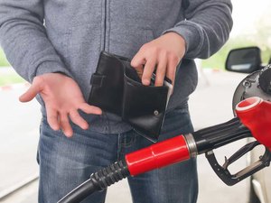 Petrobras anuncia aumento de 5% para gasolina e 4% para diesel a partir do dia 29