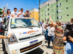 Moradores do Vergel agradecem a JHC por mudanças na moradia durante Caravana da Mudança