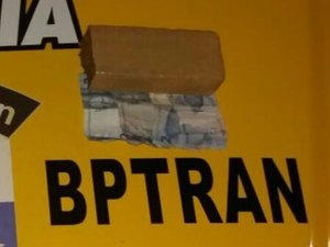 Jovem é preso com tablete de maconha escondido em moto no Trapiche da Barra