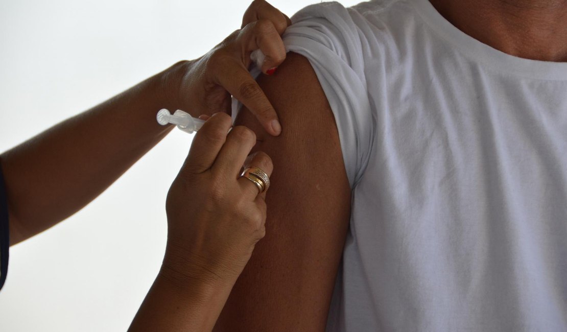 Saúde realiza drive thru contra a Influenza, em Palmeira