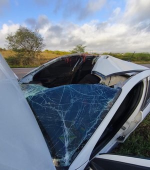 Carro de vereador de Pariconha bate em cavalo a caminho de Pilar