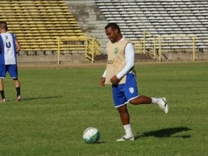 Bala se revolta após dirigente do CSA chamar Altos de time pequeno