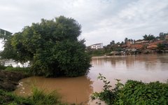 Rio Comandatuba transborda em Porto Calvo