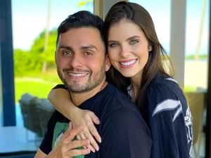 Esposa de Mano Walter anuncia gravidez do 3º filho semanas após morte da mãe