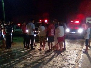 População de comunidade rural faz protesto contra gaiolões de cana-de-açúcar