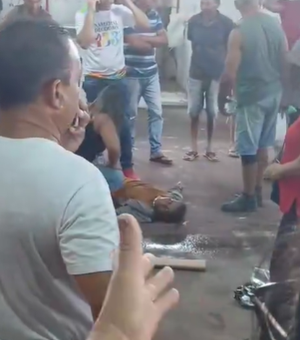 Trabalhador fica ferido após despencar de telhado no Mercado Público de Marechal Deodoro