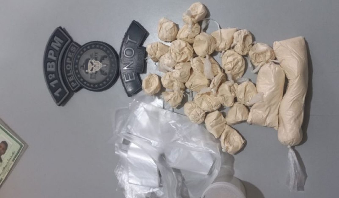 Jovem é preso após ser flagrado com cocaína misturada com crack  em residência
