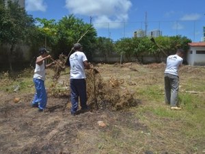 Trabalho de reeducandos preserva área verde de Hospital