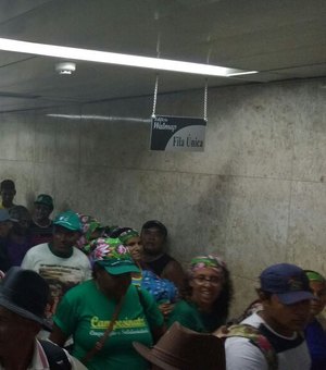 Camponeses ocupam prédio do Incra no Centro de Maceió