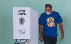 Cícero Almeida vota no Iate Clube Pajussara