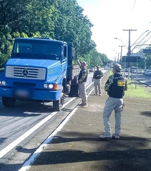 Operação Fluidez autua 23 veículos na Fernandes Lima por circulação irregular