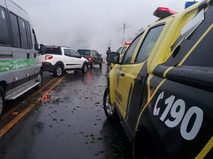 Moradores protestam contra a prefeitura após chuvas danificaram ruas em Arapiraca