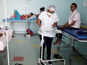 Famílias que dependem de cubanos temem a rotina de 'órfãos da saúde'