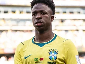 Vini Jr. responde Endrick após puxão de cabelo em jogo do Brasil