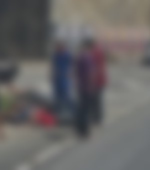Colisão entre carro e moto deixa uma vítima ferida no Pontal, em Maceió