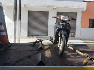 Homem é preso suspeito de receptação de veículo roubado