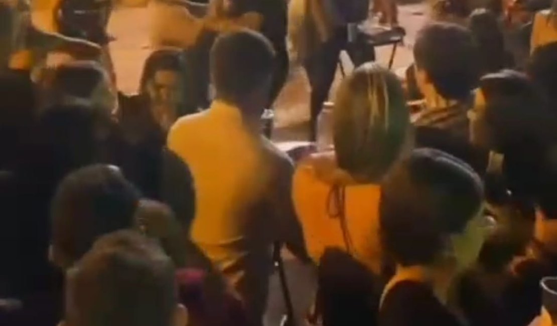 [Vídeo] Jovens entram em confusão generalizada durante festividade em Piranhas